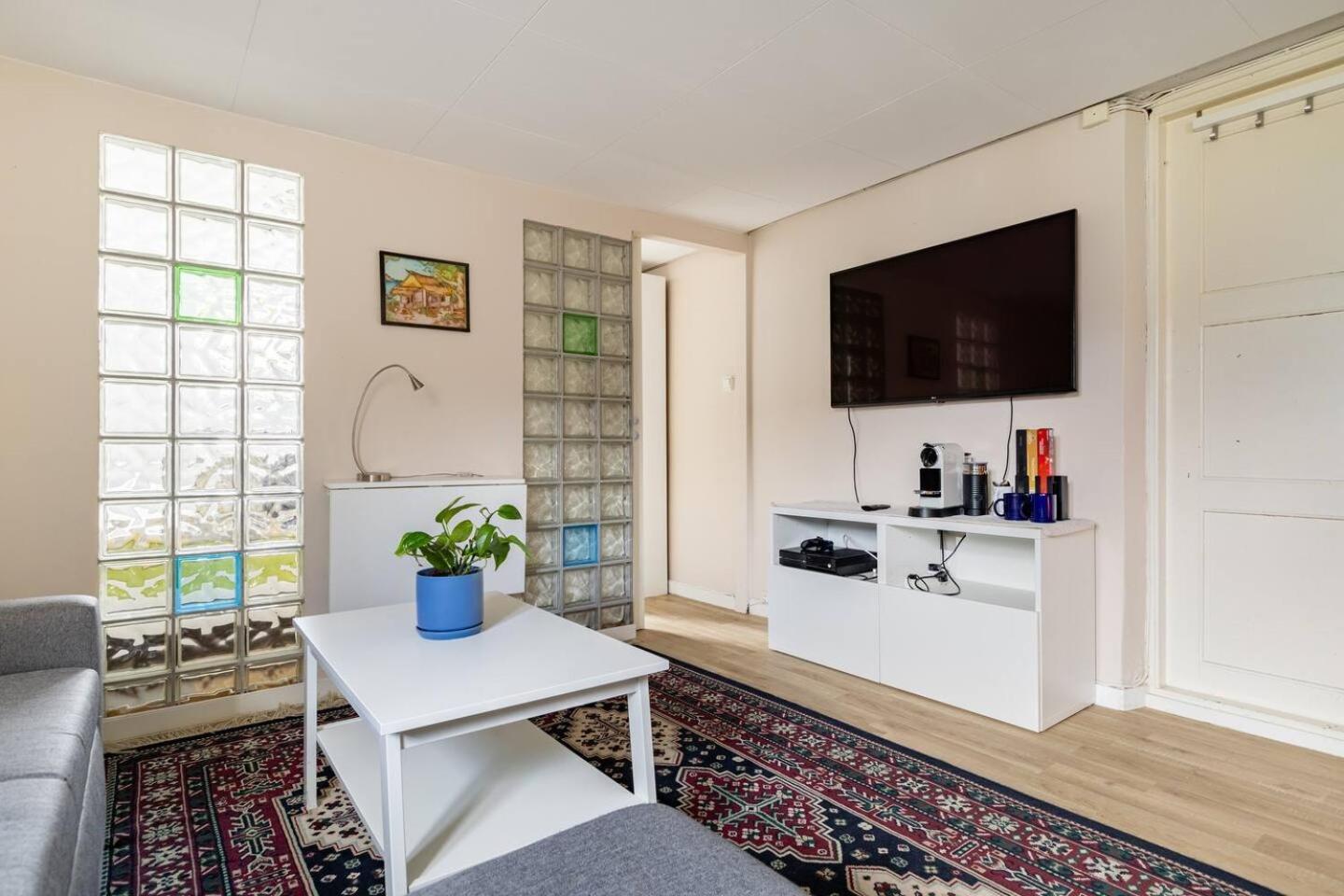 Mountain View Near Oslo: Bedroom, Lounge, Kitchen And Bathroom. Flat In Rykkinn Apartment Kolsas