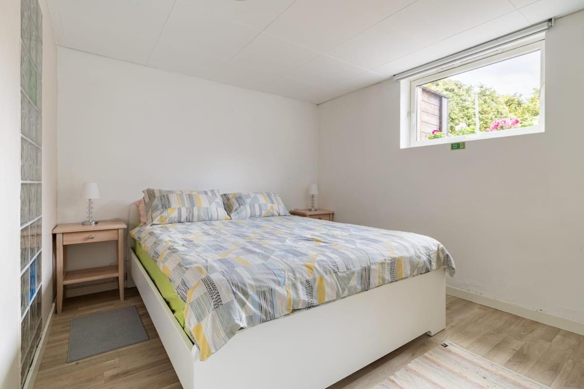 Mountain View Near Oslo: Bedroom, Lounge, Kitchen And Bathroom. Flat In Rykkinn
